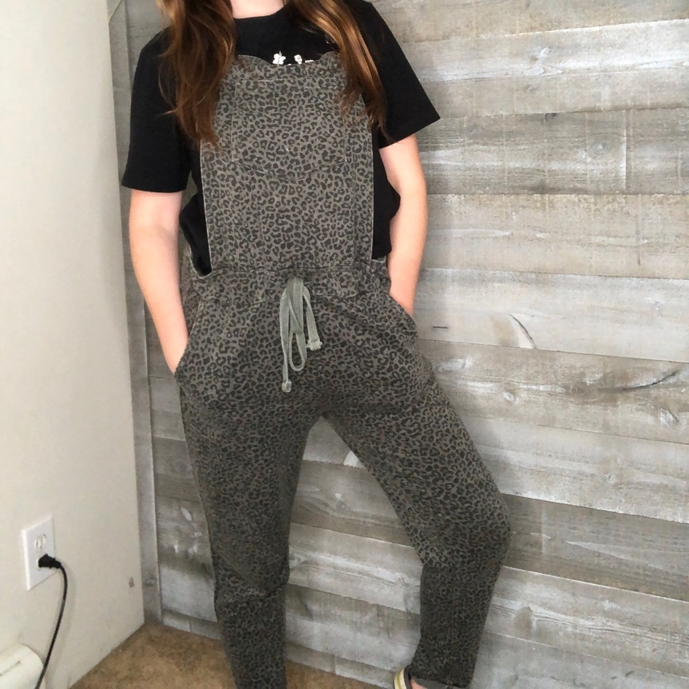 Wallflower cheetah sweatshirt terry overalls - Picture 2 of 6